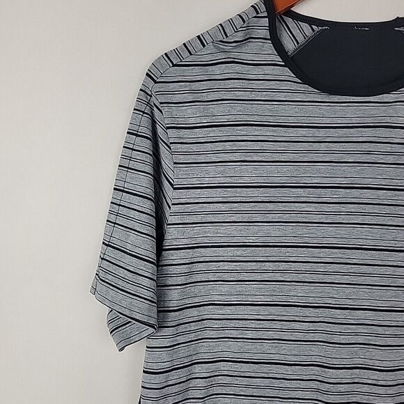 Lululemon Precision Tee Mens Small Gray Black Striped Vented Running Athletic - Picture 5 of 10